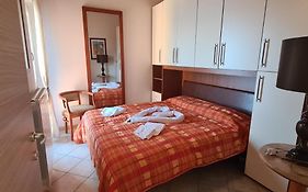 Residence Sirene Alloggio Paola Con Vista Lago E Piscina Comune